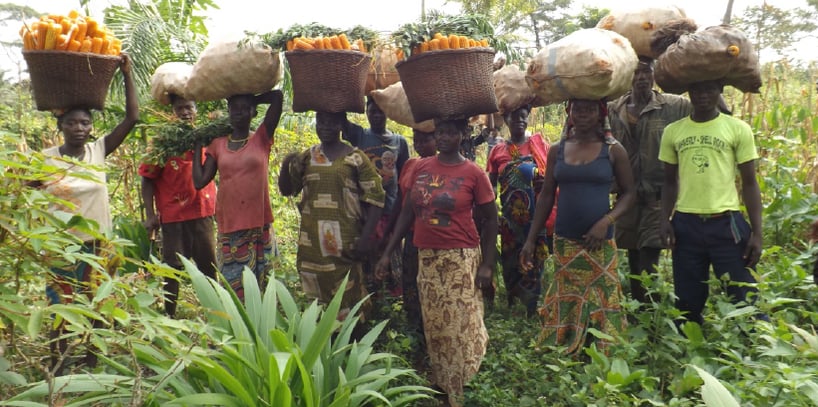 women with veggies farmers club