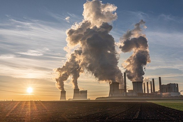 Power plants emitting CO2
