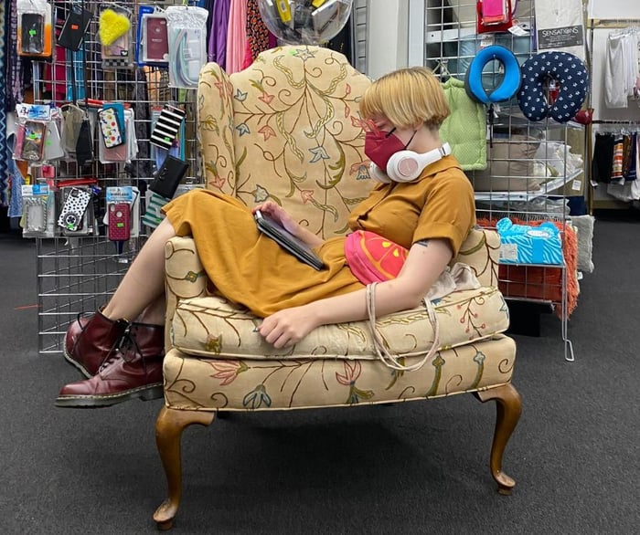 lady-reading-a-book