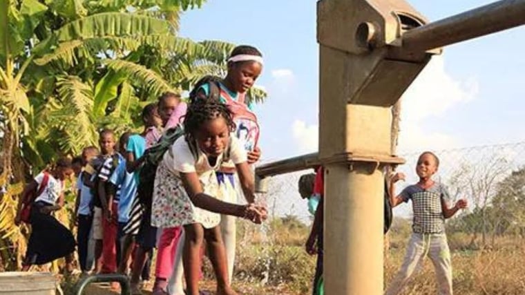 washing-hands-water-pump